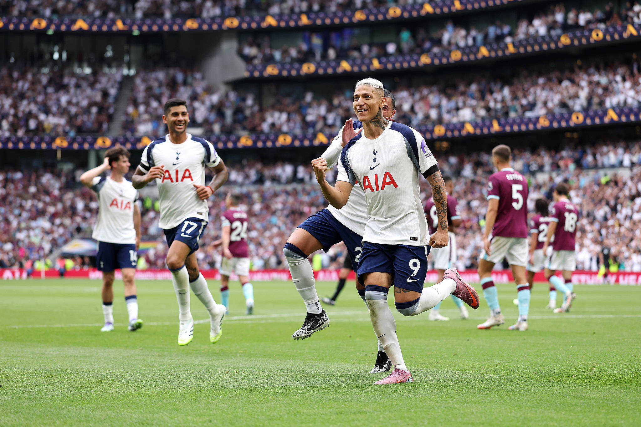 同乐城视频-热刺主场落败，阵中要角受伤无法继续比赛的简单介绍