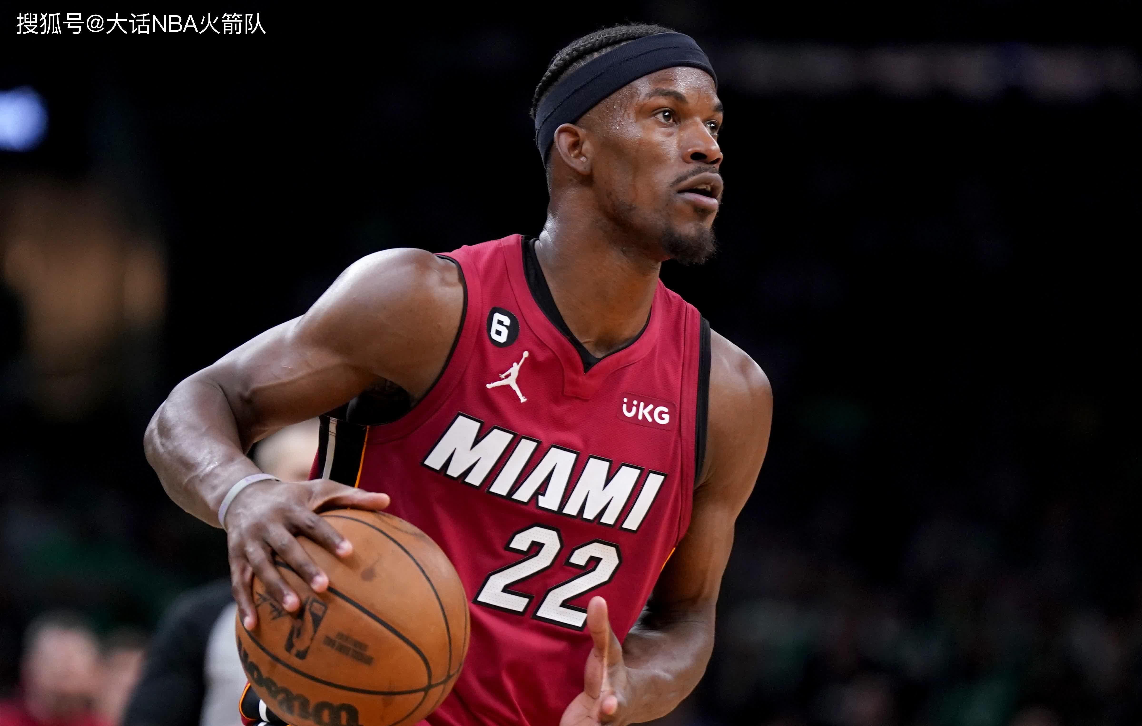 包含西部全明星大比分告负，足球天王出现在火箭主场的词条