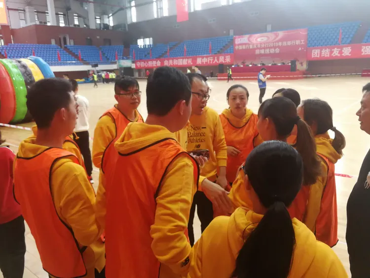 葡萄牙游泳队气吞山河，一马当先