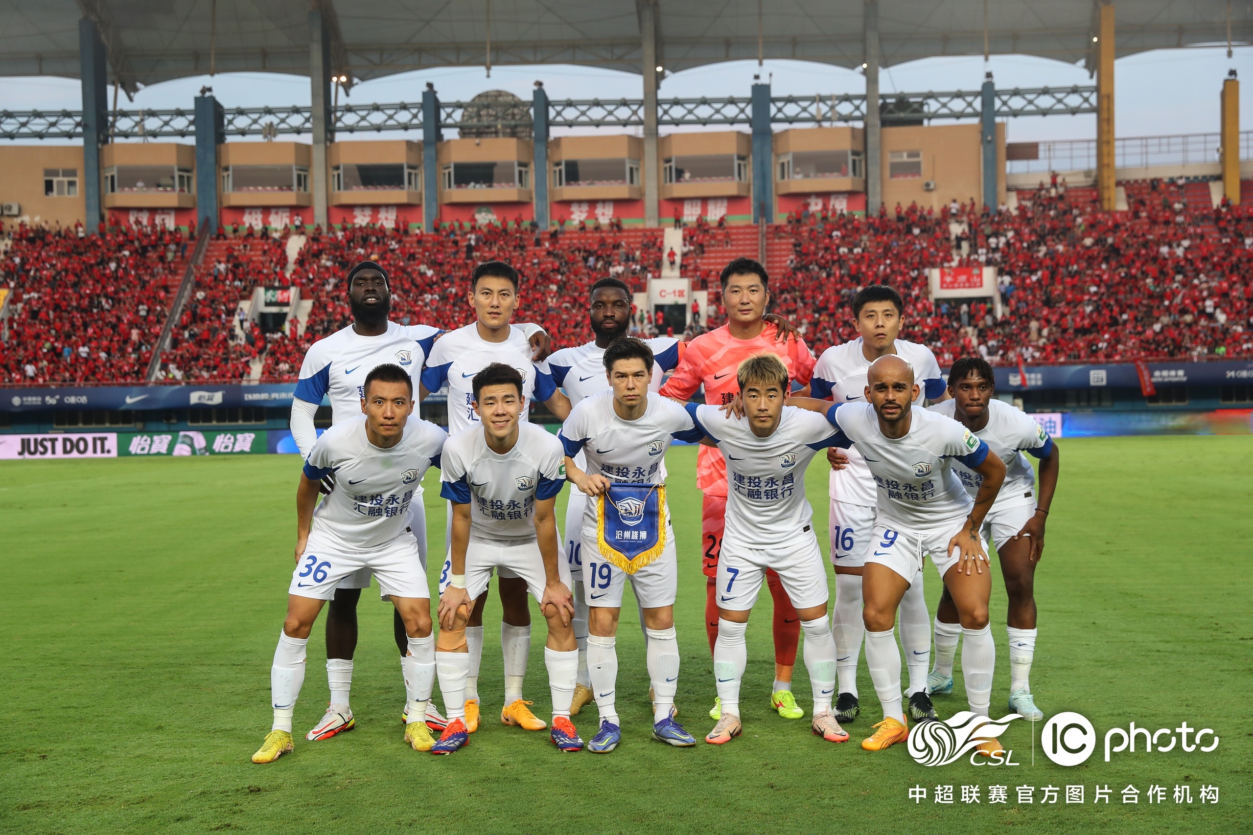 同乐城娱乐-国内足球比赛热情迸发，球员实力对比的简单介绍